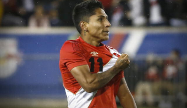 Raúl Ruidíaz jugó 30 minutos en el Perú vs. Colombia. Foto: AFP