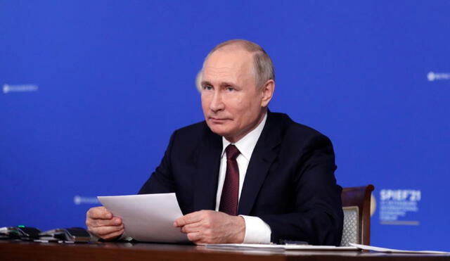 Putin defendió la vacuna rusa durante el Foro Económico Internacional que se celebra en San Petersburgo. Foto: EFE
