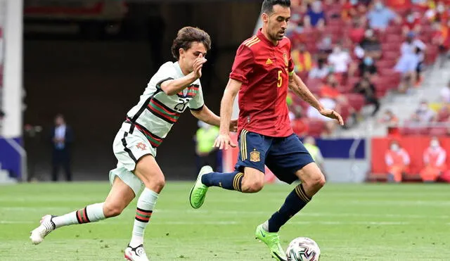 El contagio de Busquets se da luego de que España jugó un amistoso contra Portugal. Foto: AFP/Javier Soriano