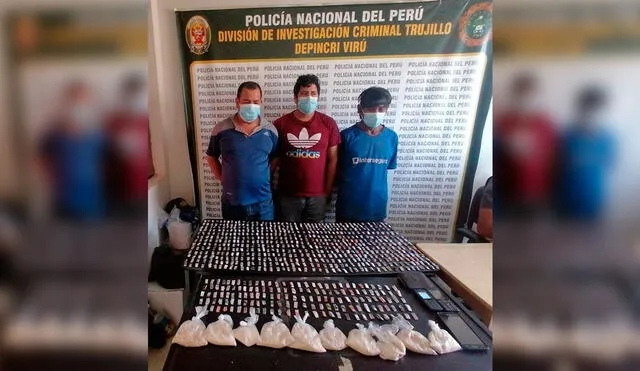 Con 600 gramos de PBC, fueron atrapados estos sujetos y llevados a la Policía. Foto: PNP