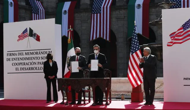 La firma del memorándum fue llevada a cabo por el presidente López Obrador y la vicepresidenta estadounidense Kamala Harris. Foto: EFE