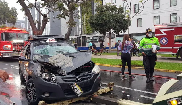 Accidente se produjo en horas de la mañana. Bomberos retiraron ambos vehículos de la zona. Foto: Gianella Aguirre / URPI-LR