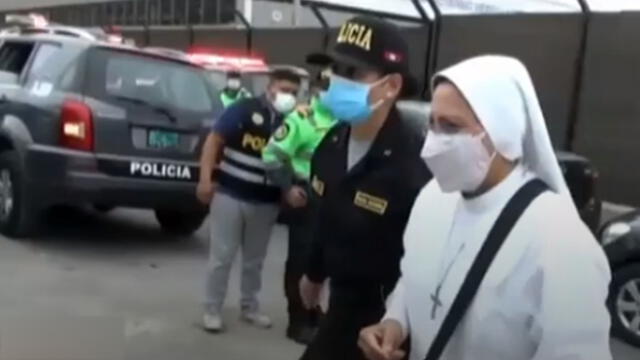 Mujer denunció a los inescrupulosos con los agentes del Aeropuerto Jorge Chávez. Foto: captura de América