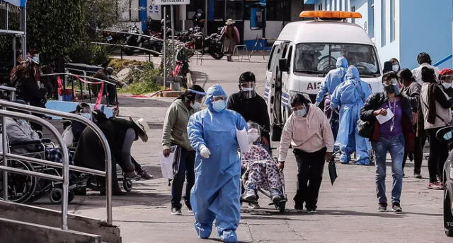 Los hospitales en Arequipa están al bordo del colapso por el incremento de casos COVID-19. Foto: Oswald Charca / La República