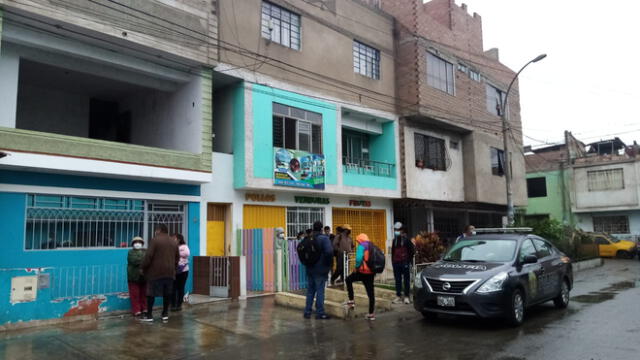 La Policía llegó a la vivienda en la que sucedió el incendio. Foto: Mary Luz Aranda / URPI-LR