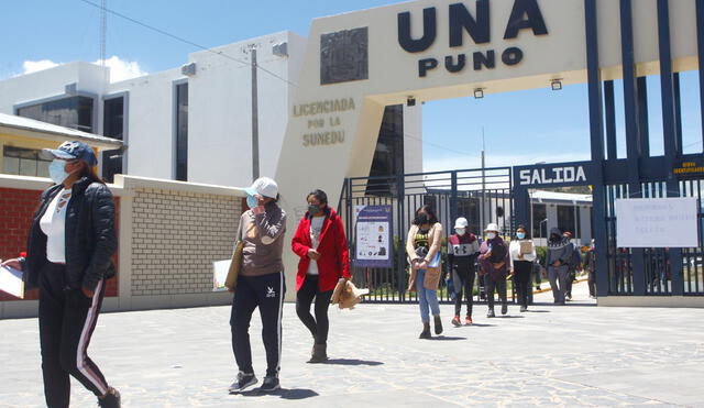 Cientos de postulantes en Puno, Juliaca, Ilave y Azángaro participaron de proceso. Foto: Carlos Cisneros