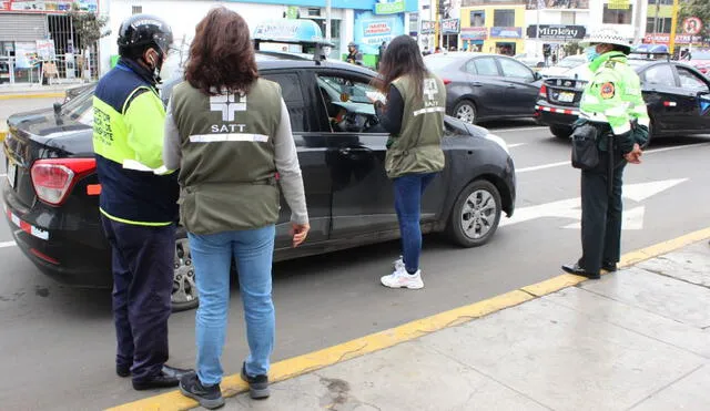 Operativo para detectar deudores de papeletas y tributos se ejecutó en la avenida España. Foto: MPT