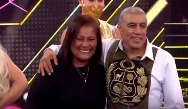 Doña Peta y Julio 'Coyote' Rivera bailaron "Contigo Perú" para apoyar en el desafío Unidos por Mathías. Foto: captura de América TV