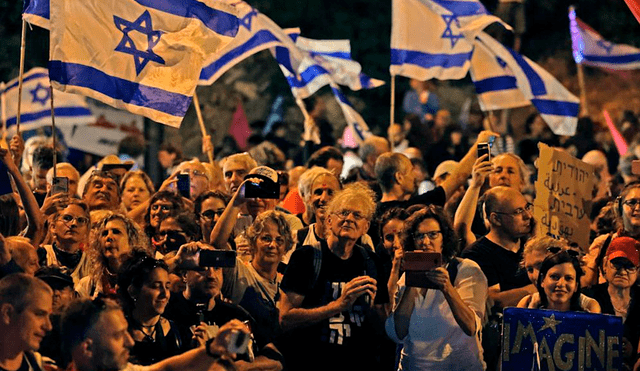 Las protestas para pedir la dimisión de Netanyahu se venían sucediendo, la más reciente de ellas el último sábado por la noche. Foto: AFP