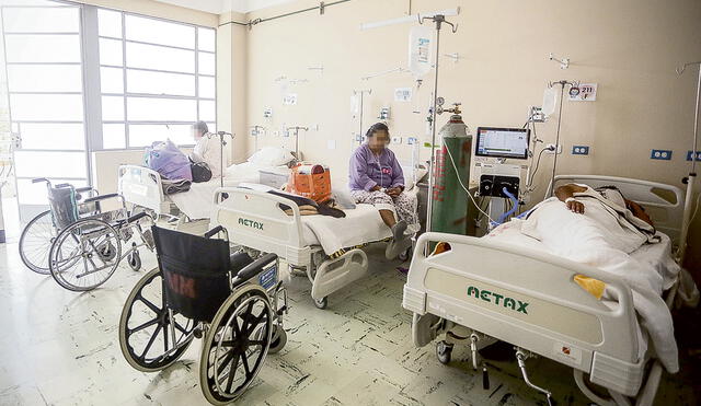 Difícil situación en Arequipa. Así lucen los ambientes de los hospitales de Arequipa. En esta región aún no descienden los casos de COVID-19. Piden ayuda. Foto: Oswald Charca/La República