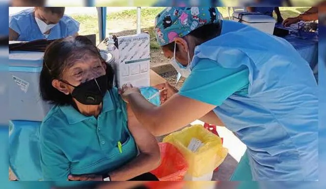Brigadas de salud se desplegaron desde temprano para vacunar a adultos mayores. Foto: Difusión