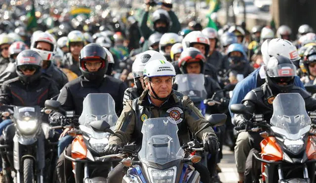Bolsonaro “actuó como siempre actúa al no respetar las reglas vigentes de tránsito". Foto: EFE