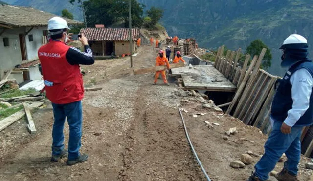 Auditores de la Contraloría inspeccionaron trabajos en carretera de la sierra. Foto: CGR