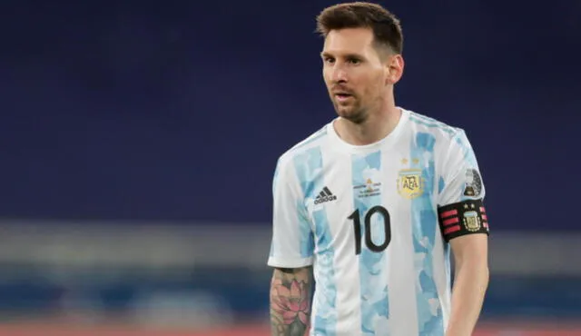Lionel Messi abrió el marcador de tiro libre ante Chile. Foto: EFE