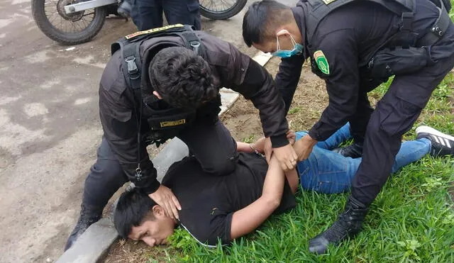 Presuntos microcomercializadores de droga fueron intervenidos en avenida Pablo Casals. Foto: PNP