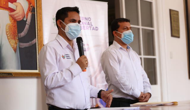 Rogger Ruiz gerente del Gobierno regional La Libertad, informó las acciones en contra de Consorsio Santiago. Foto: Prensa Gore