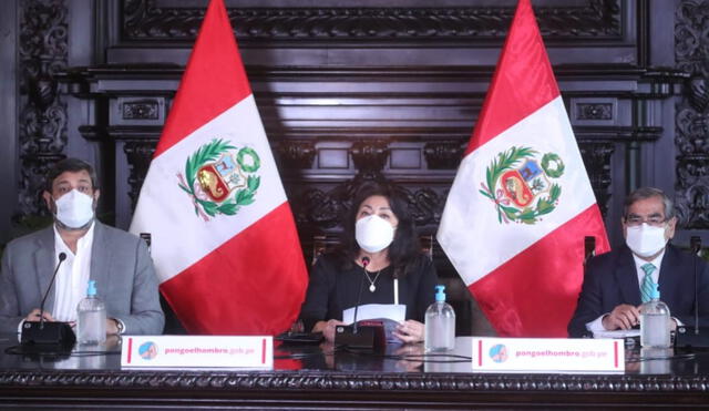 Los ministros también informaron que más de dos millones de personas están completamente vacunadas en Perú. Foto: PCM