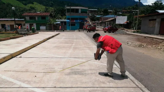 Personal de la Contraloría evaluó material utilizado en obra vecinal en Saposoa. Foto: Contraloría
