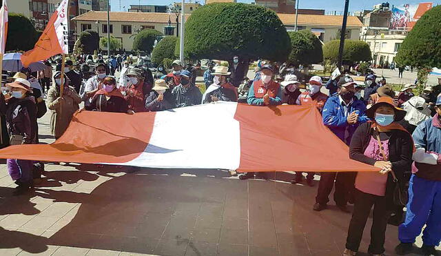 Exigen proclamación. Gremios en Puno con protestas exigen proclamación de Pedro Castillo como nuevo presidente del Perú.