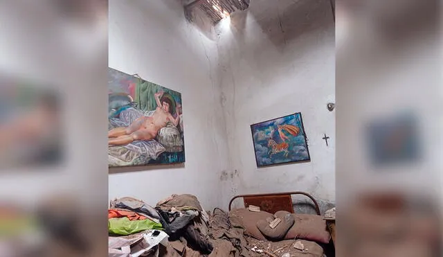 Los restos del techo destruido cayeron sobre la cama del periodista. Foto: difusión