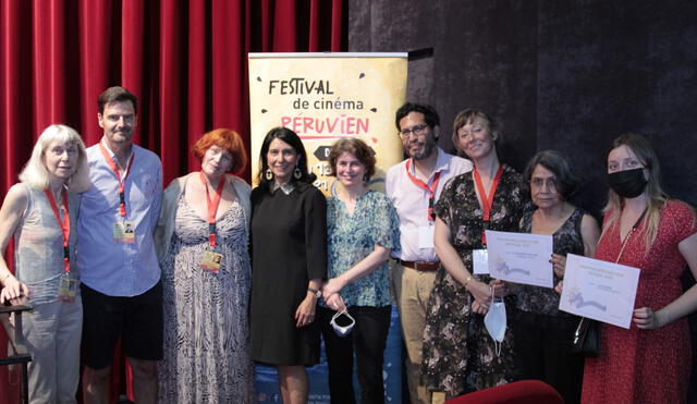 Algunos participantes en el 12 festival de Cine Peruano en París en el último día de la jornada fílmica.