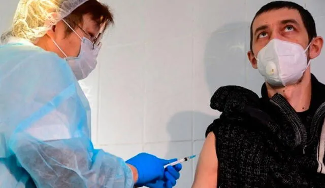 Según el ministro la suspensión duraría mientras el decreto de vacunación obligatoria sea válido. Foto: AFP
