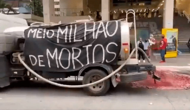 "Medio millón de muertos", rezaba un mensaje que colgaba del camión cisterna. Foto: captura