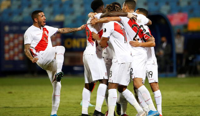 Sergio Peña anotó el primer gol de Perú en la Copa América 2021. Foto: EFE
