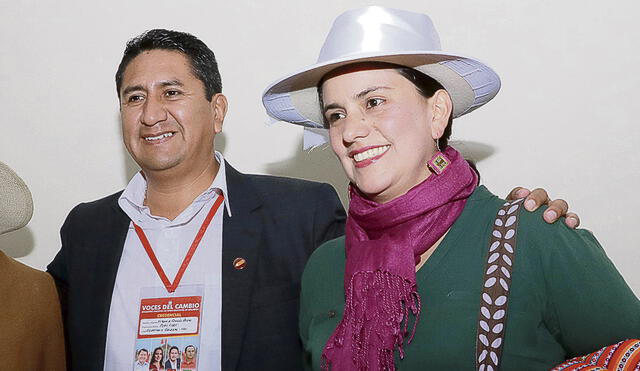 Ella y él. Durante un acto público en 2020, cuando se alistaba una alianza entre moderados y radicales de izquierda, Mendoza lo vetó. Foto: difusión