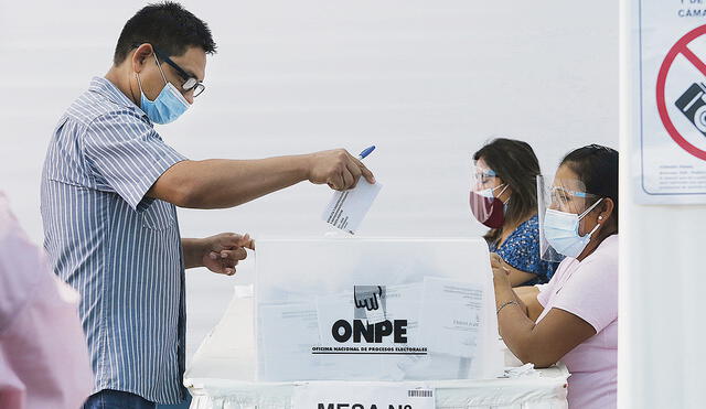 Postura. Electores de segunda vuelta fueron con más entusiasmo que en la primera. Foto: Félix Contreras/La República