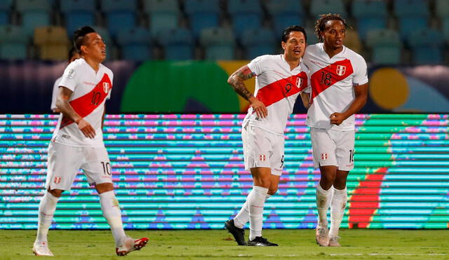 Gianluca Lapadula fue la figura de la selección peruana en este encuentro. Foto: EFE