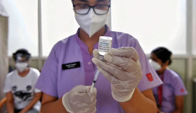 En Chile, 11,8 millones de personas ya han recibido la primera dosis de la vacuna, mientras que 9,3 millones obtuvieron las dos dosis. Foto: AFP