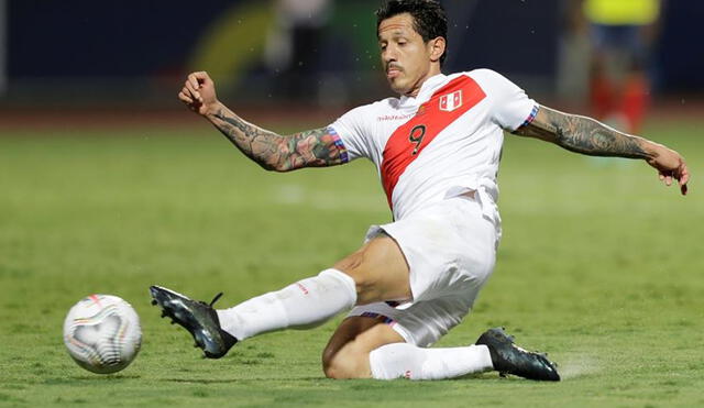 El delantero del Benevento marcó su primer gol con la selección peruana tras 434 minutos vistiendo la camiseta blanquirroja. Foto: EFE