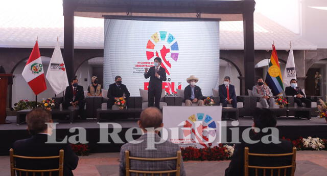 Castillo tuvo su primer encuentro con los gobernadores del país. Foto: Oswald Charca / La República