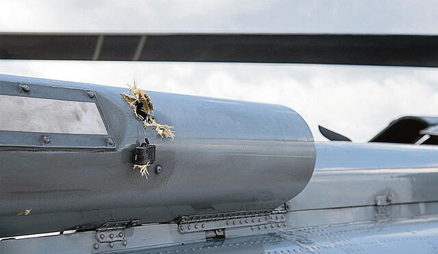 Golpe. Hubo varios impactos de bala en la cola y la hélice principal de la aeronave. Foto: EFE