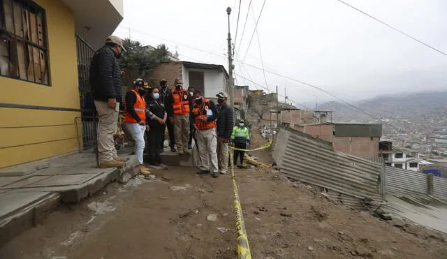 Ministra de Vivienda y autoridades de Indeci supervisaron las viviendas en riesgo. Foto: Indeci