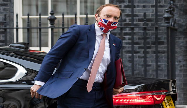 En las imágenes se aprecia que Matt Hancock no utilizó mascarilla cuando debía hacerlo. Foto: EFE