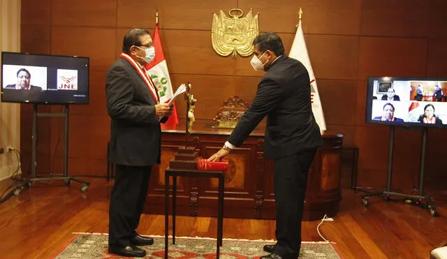 Jorge Salas Arenas estuvo a cargo de la ceremonia de asunción de Víctor Rodríguez como miembro titular del JNE. Foto: JNE