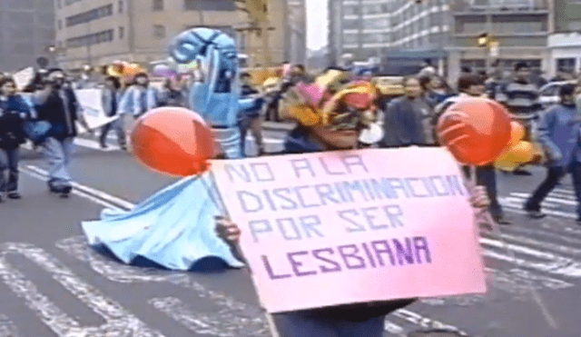 La primera marcha de la comunidad LGTBI se denominó "Primer corso gay". Foto: captura/difusión