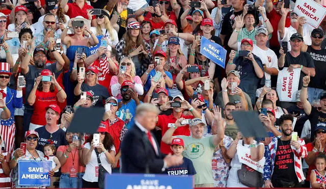 El expresidente de los Estados Unidos Donald Trump se dirige a los simpatizantes durante un mitin en Ohio. Foto: EFE