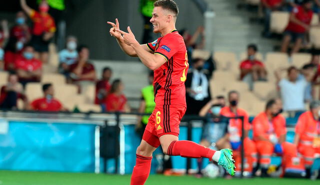 Hazard regaló un gol de gran factura para darle la ventaja a Bélgica. Foto: EFE