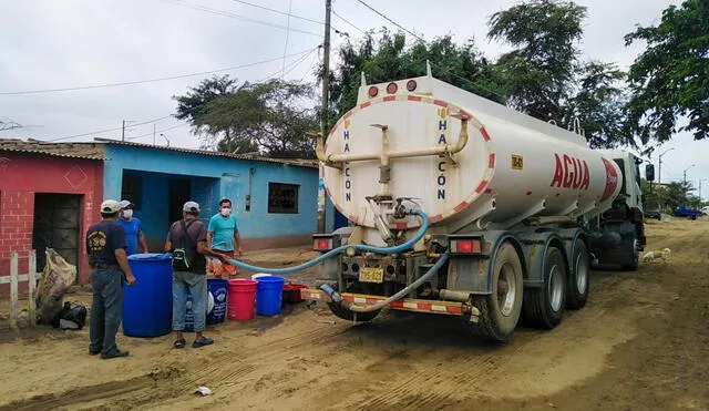 La Asociación de Agricultores Agroexportadores de Terrenos de Chavimochic prestó dos cisternas. Foto: cortesía.