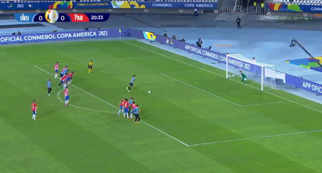 Cavani canjea la falta con gol desde los doce pasos. Foto: captura Copa América