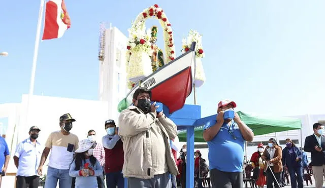Pescadores cargaron en hombros la imagen de San Pedro. Foto: GORE Tacna
