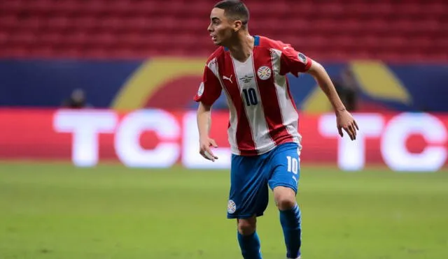 Almirón se lesionó en el duelo ante Uruguay por el grupo A de la Copa América 2021. Foto: selección paraguaya