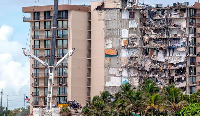 El alcalde de Surfside, Charles Burkett, ha sentido "frustración" y "rabia" entre los familiares que esperan que se produzca el milagro de hallar con vida a los suyos. Foto: AFP