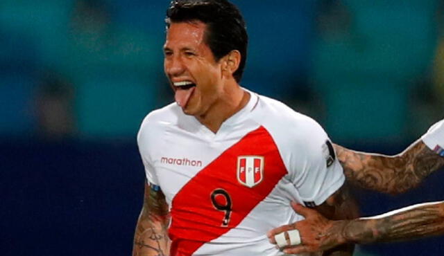Gianluca Lapadula anotó un doblete en la clasificación de Perú. Foto: EFE