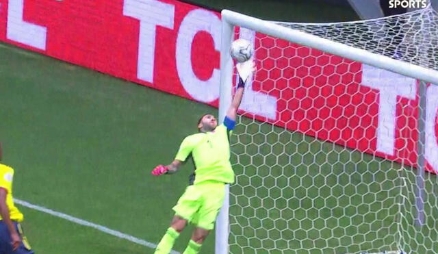 Ospina realiza una tapada felina y evita el primer gol de Uruguay. Foto: difusión