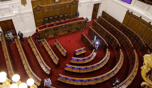 Vista del interior de la sede del Congreso Nacional en Santiago que albergará a 155 electores que redactarán la nueva Constitución chilena. Foto: AFP