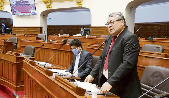 Proceso irregular. Rolando Ruiz, legislador de Acción Popular, preside la Comisión Especial y acumula una nueva irregularidad en este concurso público. Foto: Congreso